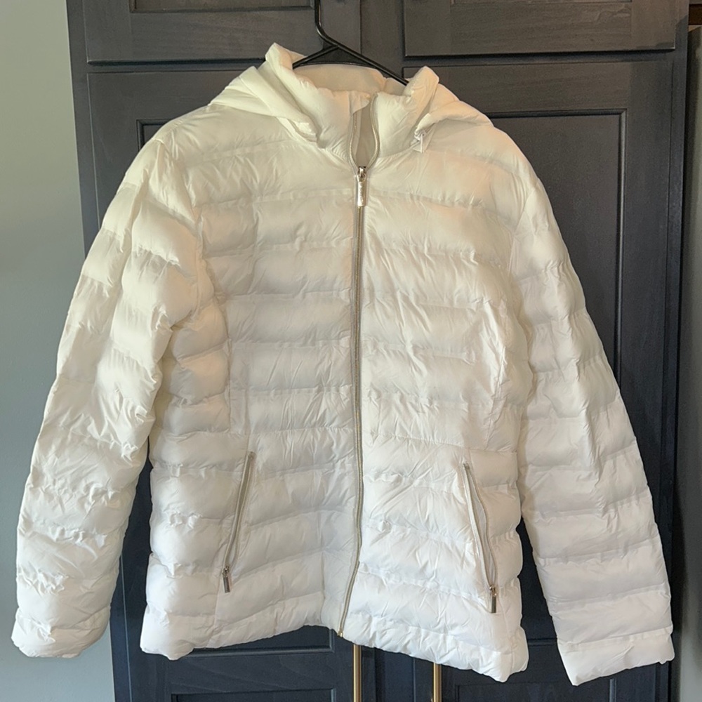 COPY - White puffer coat, super cute and comfy!